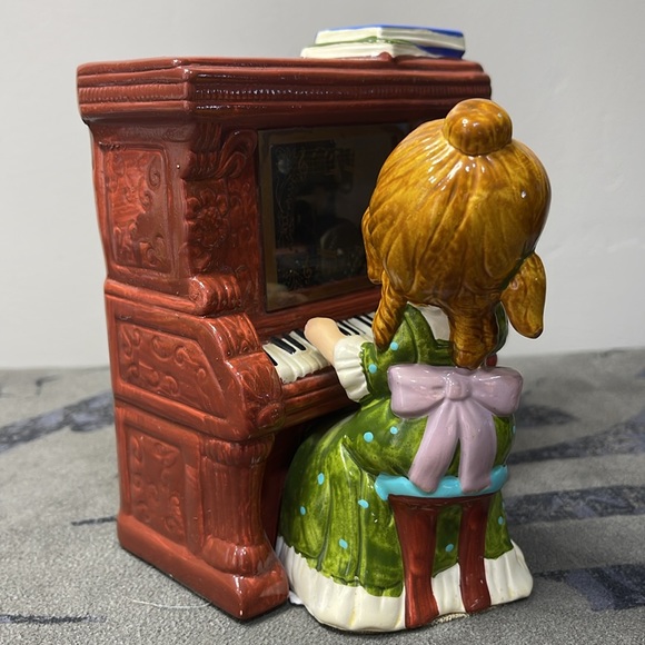 Vtg Toyo Porcelain Girl at Piano Music Box Japan, Plays The Blue Danube Waltz - Picture 4 of 11